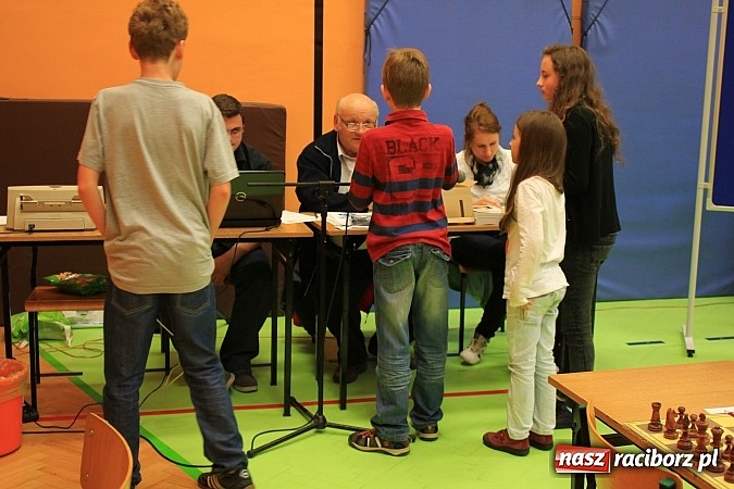 Zdjęcie w galerii na portalu naszraciborz.pl: Młodzi szachiści spotkali się w SP 13 wiadomości z regionu