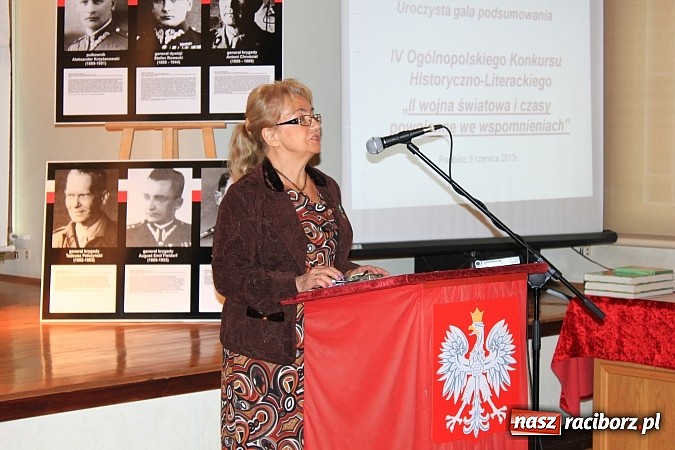 Zdjęcie w galerii na portalu naszraciborz.pl: Wyróżniono uczniów, którzy chcą pamiętać wiadomości z regionu