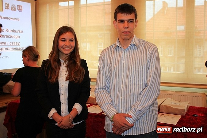 Zdjęcie w galerii na portalu naszraciborz.pl: Wyróżniono uczniów, którzy chcą pamiętać wiadomości z regionu