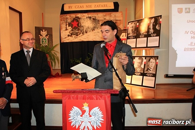 Zdjęcie w galerii na portalu naszraciborz.pl: Wyróżniono uczniów, którzy chcą pamiętać wiadomości z regionu