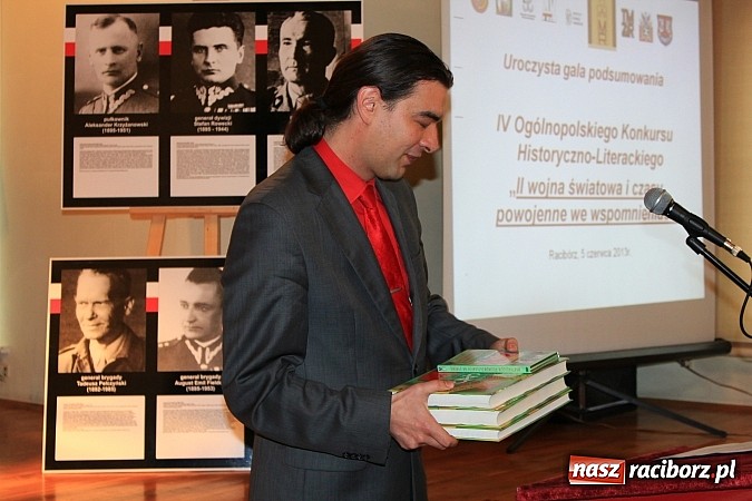 Zdjęcie w galerii na portalu naszraciborz.pl: Wyróżniono uczniów, którzy chcą pamiętać wiadomości z regionu