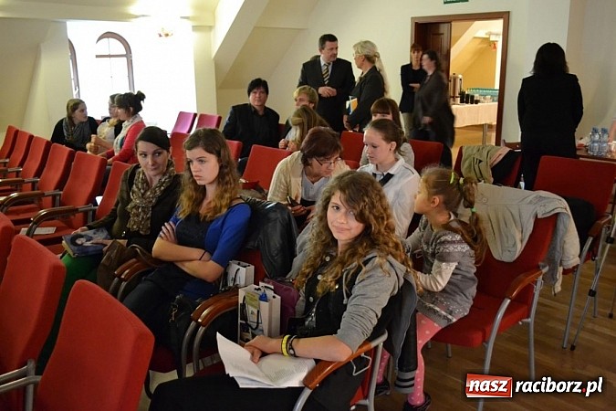 Zdjęcie w galerii na portalu naszraciborz.pl: Festiwal Piosenki Europejskiej - dzień drugi wiadomości z regionu