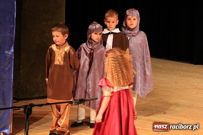 Zdjęcie w galerii na portalu naszraciborz.pl: Przedszkolaki wystąpiły dla swoich rodziców w RCK wiadomości z regionu