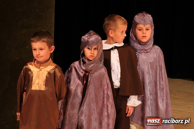 Zdjęcie w galerii na portalu naszraciborz.pl: Przedszkolaki wystąpiły dla swoich rodziców w RCK wiadomości z regionu