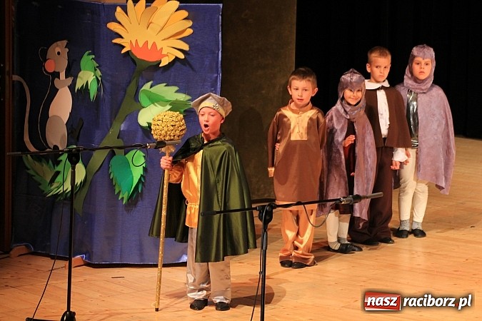 Zdjęcie w galerii na portalu naszraciborz.pl: Przedszkolaki wystąpiły dla swoich rodziców w RCK wiadomości z regionu