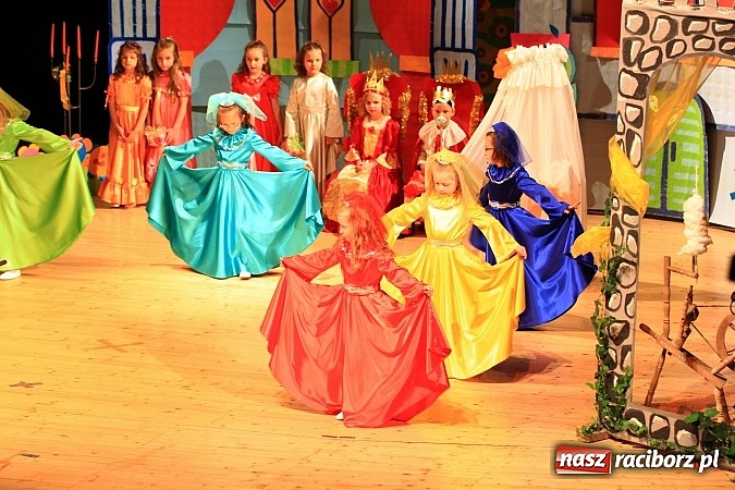 Zdjęcie w galerii na portalu naszraciborz.pl: Przedszkolaki wystąpiły dla swoich rodziców w RCK wiadomości z regionu