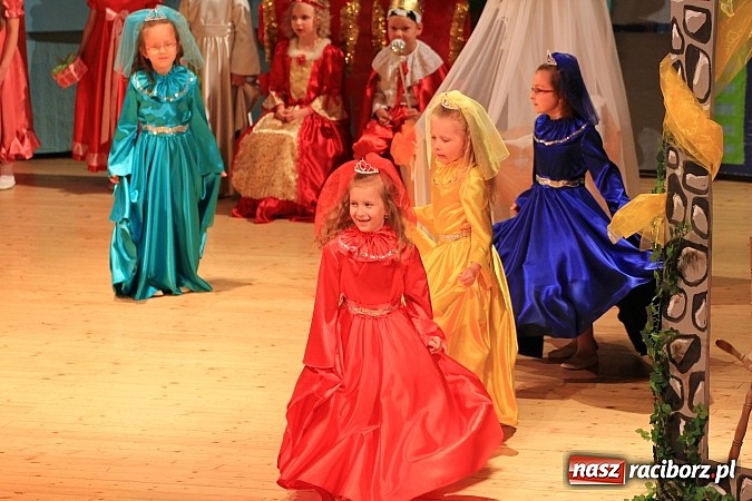 Zdjęcie w galerii na portalu naszraciborz.pl: Przedszkolaki wystąpiły dla swoich rodziców w RCK wiadomości z regionu