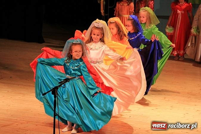 Zdjęcie w galerii na portalu naszraciborz.pl: Przedszkolaki wystąpiły dla swoich rodziców w RCK wiadomości z regionu