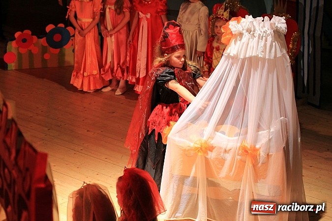 Zdjęcie w galerii na portalu naszraciborz.pl: Przedszkolaki wystąpiły dla swoich rodziców w RCK wiadomości z regionu