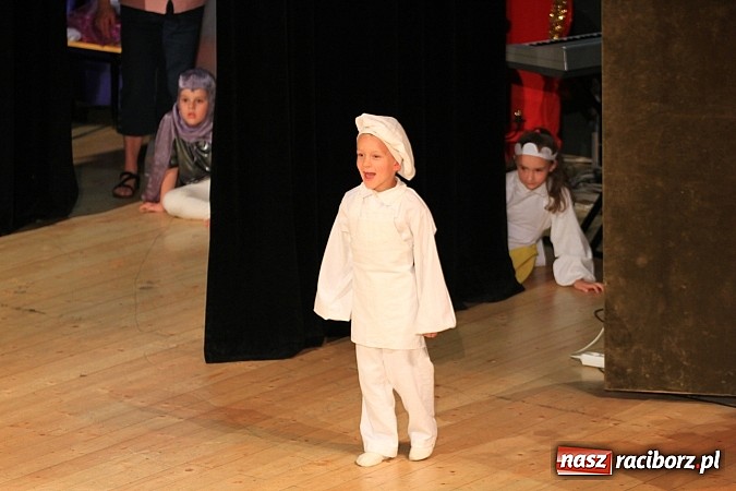 Zdjęcie w galerii na portalu naszraciborz.pl: Przedszkolaki wystąpiły dla swoich rodziców w RCK wiadomości z regionu