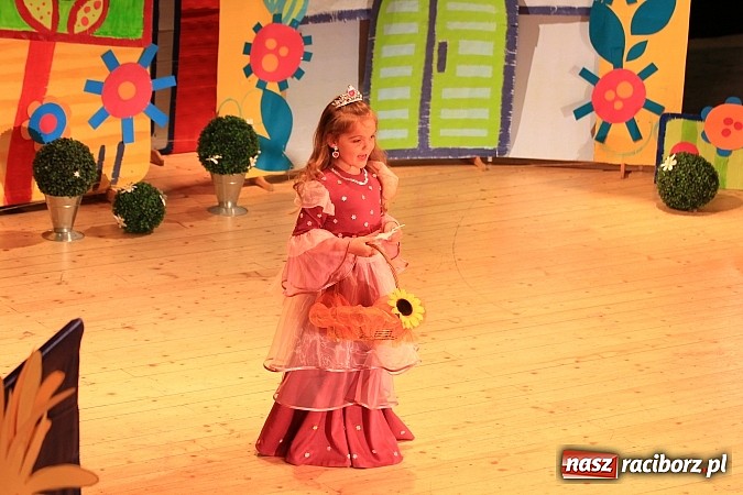 Zdjęcie w galerii na portalu naszraciborz.pl: Przedszkolaki wystąpiły dla swoich rodziców w RCK wiadomości z regionu