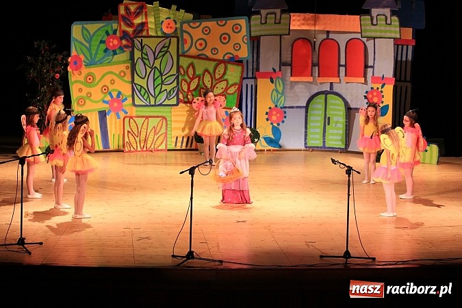 Zdjęcie w galerii na portalu naszraciborz.pl: Przedszkolaki wystąpiły dla swoich rodziców w RCK wiadomości z regionu