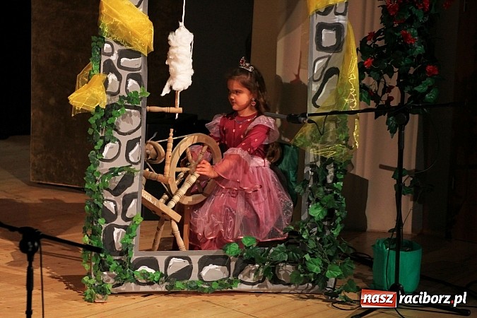 Zdjęcie w galerii na portalu naszraciborz.pl: Przedszkolaki wystąpiły dla swoich rodziców w RCK wiadomości z regionu