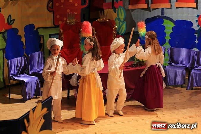 Zdjęcie w galerii na portalu naszraciborz.pl: Przedszkolaki wystąpiły dla swoich rodziców w RCK wiadomości z regionu