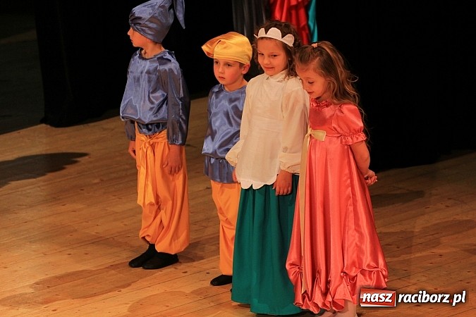 Zdjęcie w galerii na portalu naszraciborz.pl: Przedszkolaki wystąpiły dla swoich rodziców w RCK wiadomości z regionu