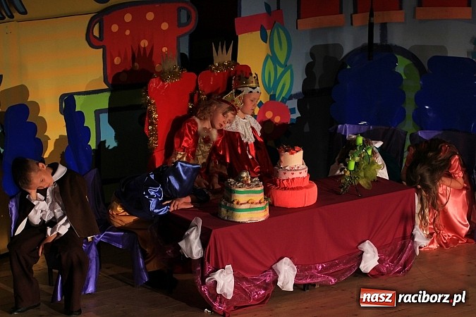 Zdjęcie w galerii na portalu naszraciborz.pl: Przedszkolaki wystąpiły dla swoich rodziców w RCK wiadomości z regionu