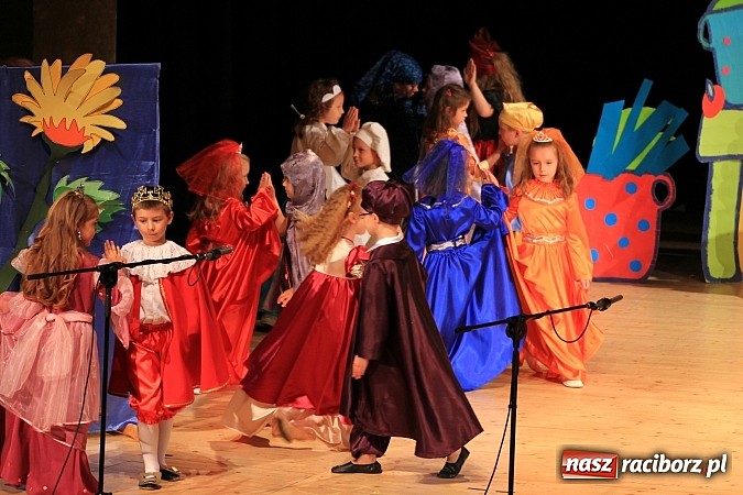 Zdjęcie w galerii na portalu naszraciborz.pl: Przedszkolaki wystąpiły dla swoich rodziców w RCK wiadomości z regionu
