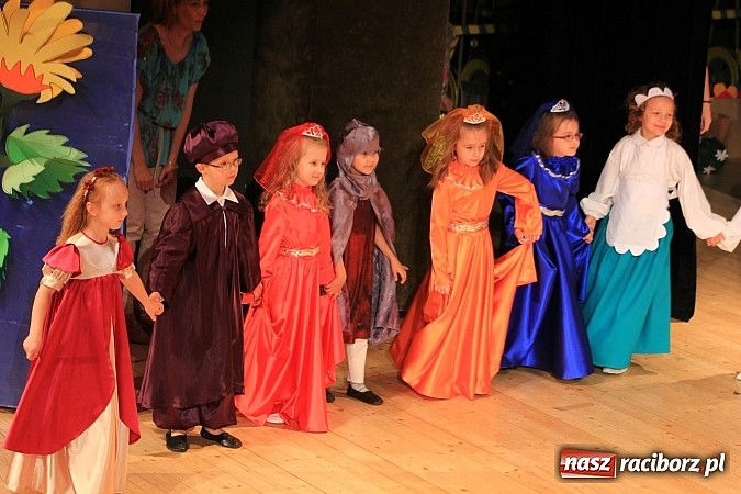 Zdjęcie w galerii na portalu naszraciborz.pl: Przedszkolaki wystąpiły dla swoich rodziców w RCK wiadomości z regionu