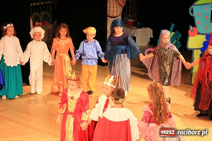 Zdjęcie w galerii na portalu naszraciborz.pl: Przedszkolaki wystąpiły dla swoich rodziców w RCK wiadomości z regionu