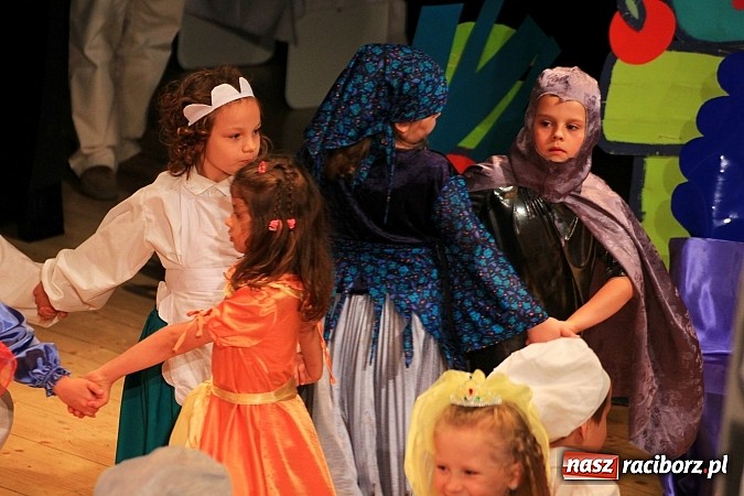 Zdjęcie w galerii na portalu naszraciborz.pl: Przedszkolaki wystąpiły dla swoich rodziców w RCK wiadomości z regionu