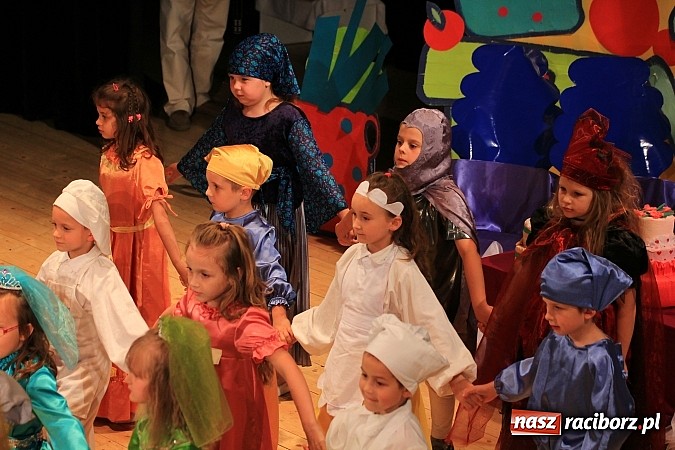Zdjęcie w galerii na portalu naszraciborz.pl: Przedszkolaki wystąpiły dla swoich rodziców w RCK wiadomości z regionu