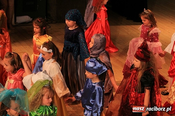 Zdjęcie w galerii na portalu naszraciborz.pl: Przedszkolaki wystąpiły dla swoich rodziców w RCK wiadomości z regionu