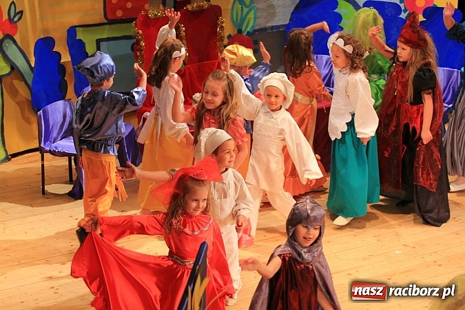 Zdjęcie w galerii na portalu naszraciborz.pl: Przedszkolaki wystąpiły dla swoich rodziców w RCK wiadomości z regionu