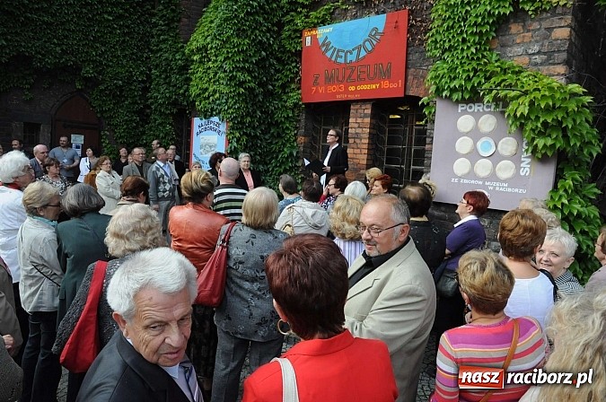 Zdjęcie w galerii na portalu naszraciborz.pl: Wieczór w Muzeum - pełna sala miłośników zabytków i historii wiadomości z regionu