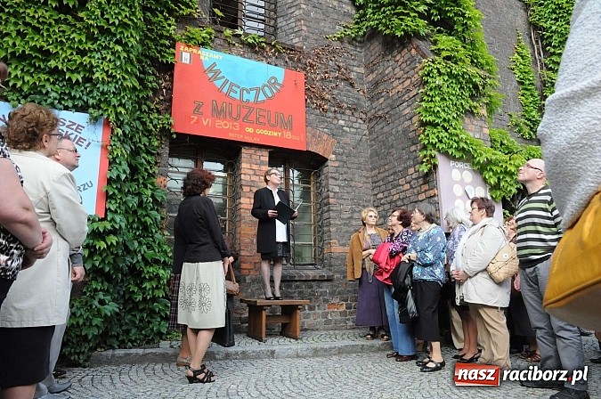 Zdjęcie w galerii na portalu naszraciborz.pl: Wieczór w Muzeum - pełna sala miłośników zabytków i historii wiadomości z regionu