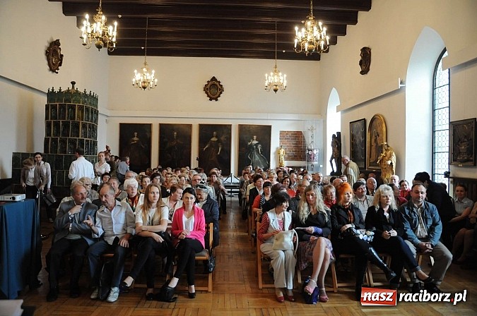 Zdjęcie w galerii na portalu naszraciborz.pl: Wieczór w Muzeum - pełna sala miłośników zabytków i historii wiadomości z regionu
