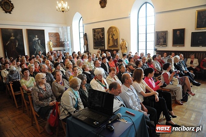 Zdjęcie w galerii na portalu naszraciborz.pl: Wieczór w Muzeum - pełna sala miłośników zabytków i historii wiadomości z regionu