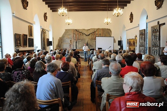 Zdjęcie w galerii na portalu naszraciborz.pl: Wieczór w Muzeum - pełna sala miłośników zabytków i historii wiadomości z regionu