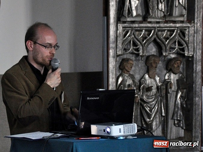 Zdjęcie w galerii na portalu naszraciborz.pl: Wieczór w Muzeum - pełna sala miłośników zabytków i historii wiadomości z regionu