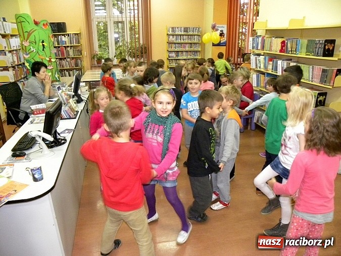 Zdjęcie w galerii na portalu naszraciborz.pl: Cały Racibórz czytał dzieciom wiadomości z regionu