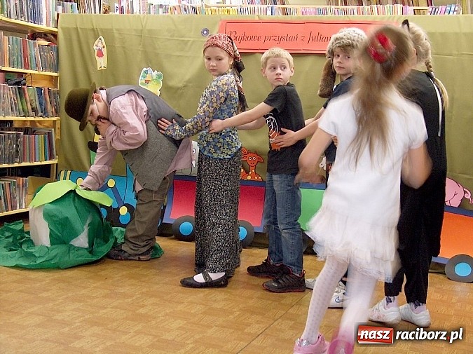 Zdjęcie w galerii na portalu naszraciborz.pl: Cały Racibórz czytał dzieciom wiadomości z regionu