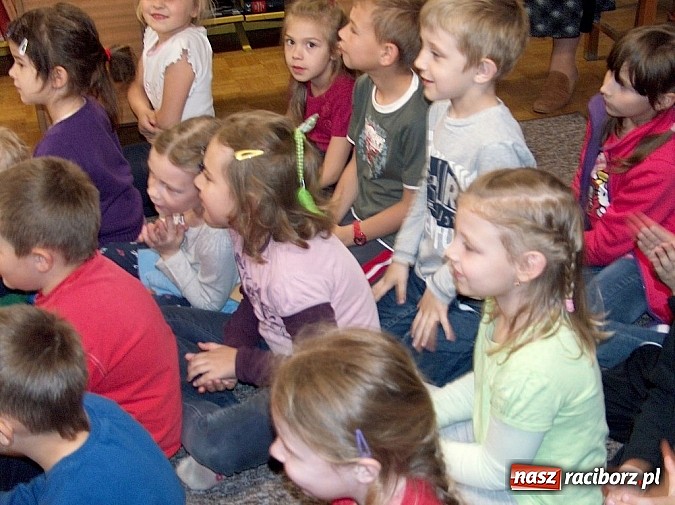 Zdjęcie w galerii na portalu naszraciborz.pl: Cały Racibórz czytał dzieciom wiadomości z regionu