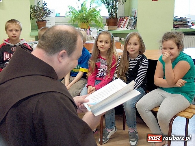 Zdjęcie w galerii na portalu naszraciborz.pl: Cały Racibórz czytał dzieciom wiadomości z regionu
