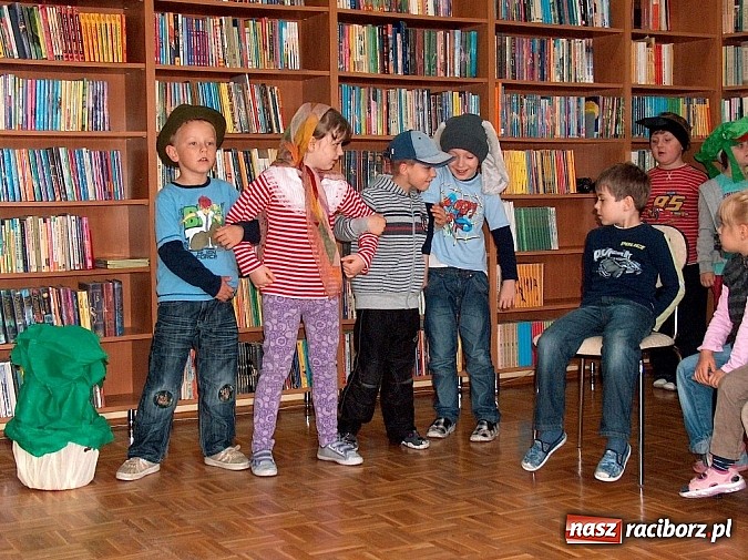 Zdjęcie w galerii na portalu naszraciborz.pl: Cały Racibórz czytał dzieciom wiadomości z regionu
