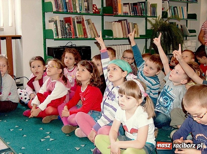 Zdjęcie w galerii na portalu naszraciborz.pl: Cały Racibórz czytał dzieciom wiadomości z regionu