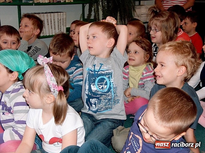 Zdjęcie w galerii na portalu naszraciborz.pl: Cały Racibórz czytał dzieciom wiadomości z regionu