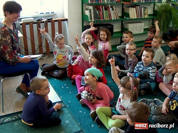 Zdjęcie w galerii na portalu naszraciborz.pl: Cały Racibórz czytał dzieciom wiadomości z regionu