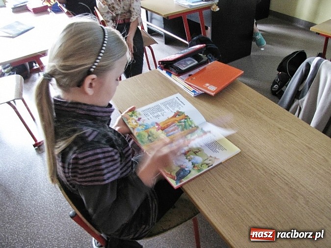 Zdjęcie w galerii na portalu naszraciborz.pl: Cały Racibórz czytał dzieciom wiadomości z regionu