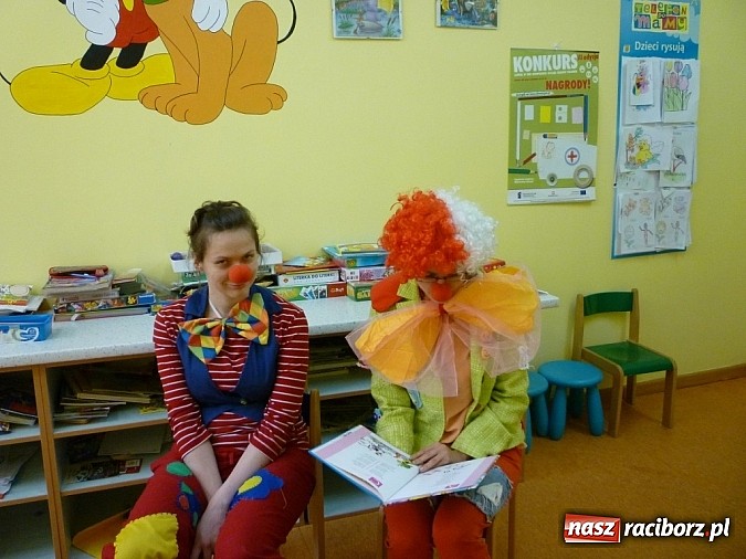 Zdjęcie w galerii na portalu naszraciborz.pl: Cały Racibórz czytał dzieciom wiadomości z regionu