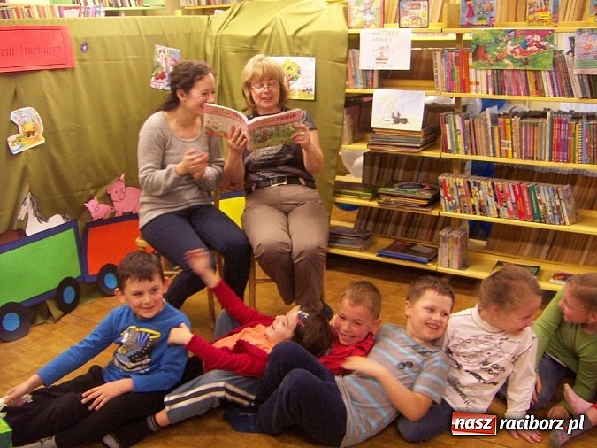 Zdjęcie w galerii na portalu naszraciborz.pl: Cały Racibórz czytał dzieciom wiadomości z regionu