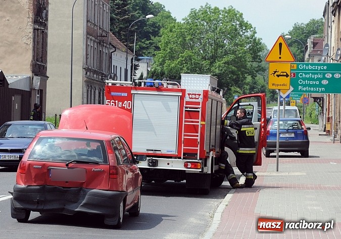 Zdjęcie w galerii na portalu naszraciborz.pl: Dwa auta zderzyły się na ulicy Głubczyckiej wiadomości z regionu