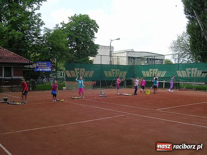 Zdjęcie w galerii na portalu naszraciborz.pl: Dzień Dziecka na kortach Rafako wiadomości z regionu