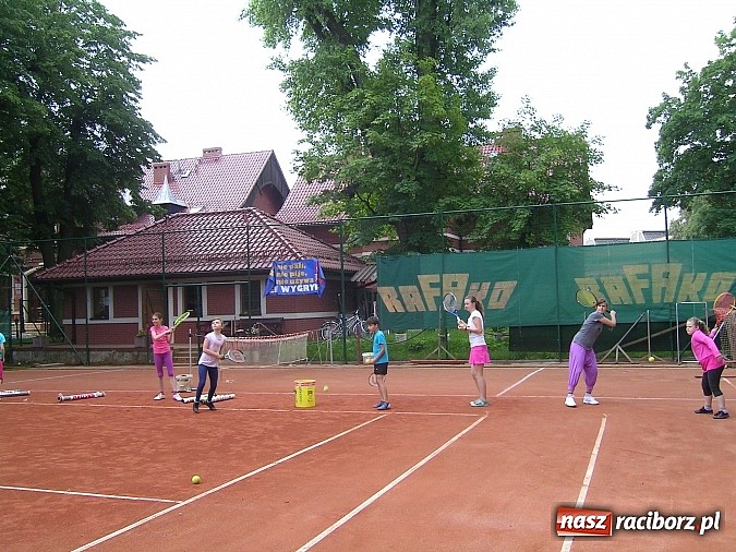 Zdjęcie w galerii na portalu naszraciborz.pl: Dzień Dziecka na kortach Rafako wiadomości z regionu