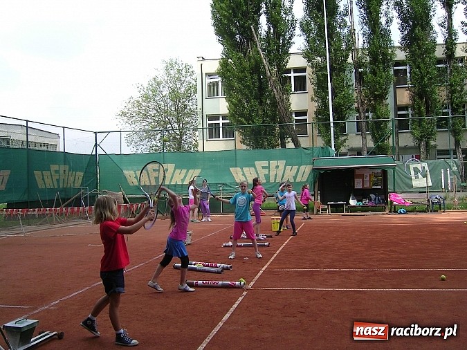 Zdjęcie w galerii na portalu naszraciborz.pl: Dzień Dziecka na kortach Rafako wiadomości z regionu