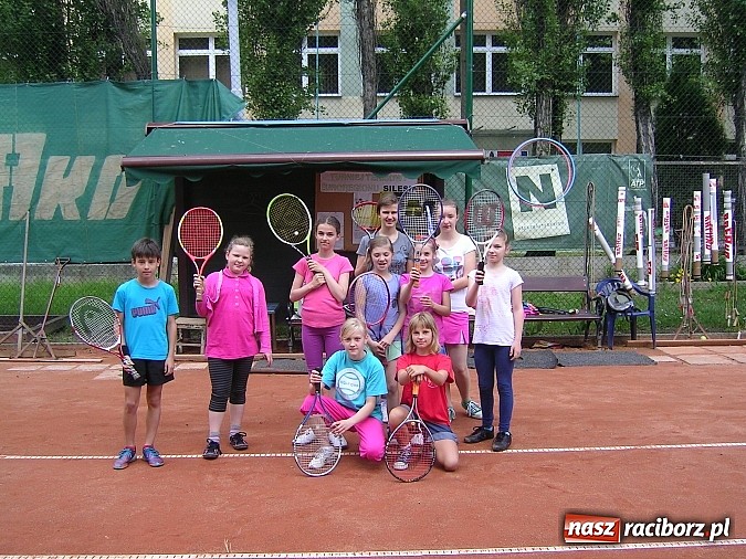 Zdjęcie w galerii na portalu naszraciborz.pl: Dzień Dziecka na kortach Rafako wiadomości z regionu