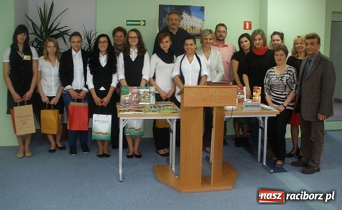 Zdjęcie w galerii na portalu naszraciborz.pl: Zostali pracownikami hotelowej recepcji... wiadomości z regionu
